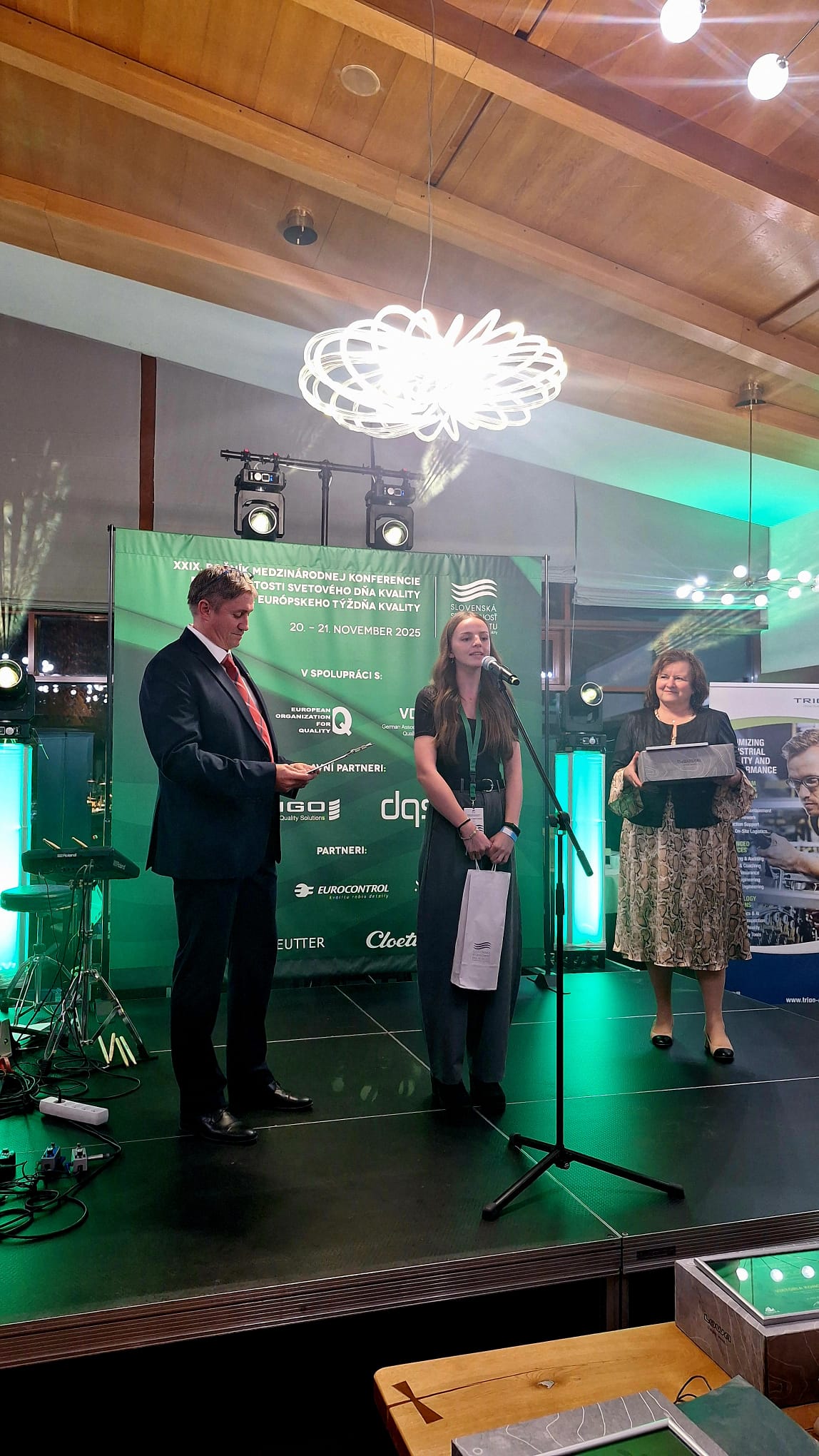 Momentka z oceňovania na pódiu